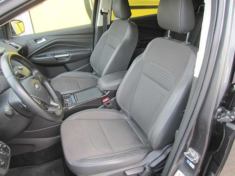 Ford Kuga Titanium 4x4 AHK/Xenon/Navi/KeyFree