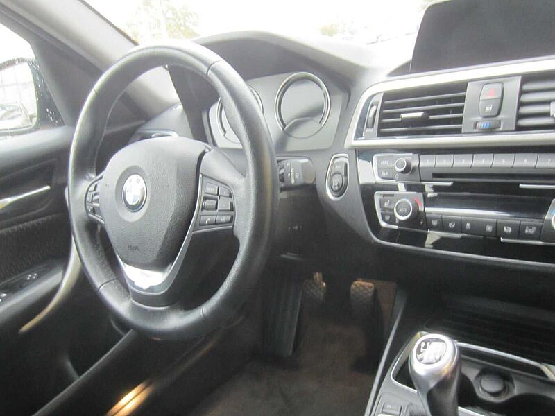 BMW 118 d Advantage LED/Navi/PDC/Hifi-Lautsprecher