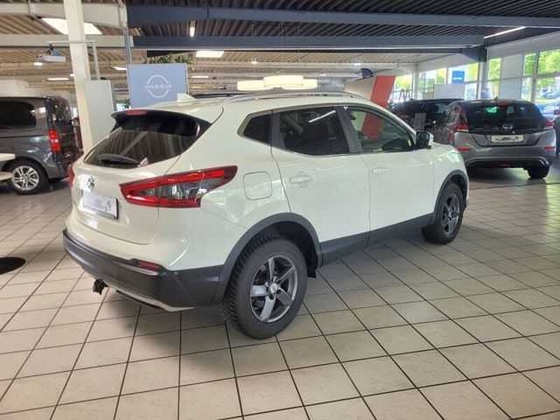 Nissan Qashqai 1,3 DIG-T Tekna AHK-abnehmbar Panorama Navi 360 Kamera LED Kurvenlicht ACC