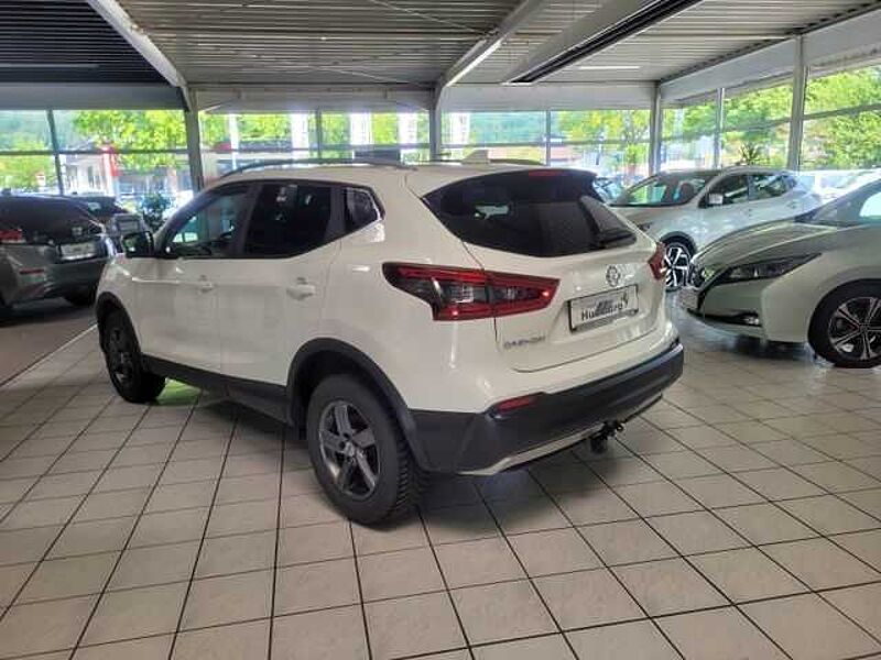 Nissan Qashqai 1,3 DIG-T Tekna AHK-abnehmbar Panorama Navi 360 Kamera LED Kurvenlicht ACC